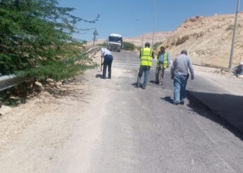 الأشغال تستجيب بسرعة وتباشر أعمال صيانة لهبوط طريق الموجب