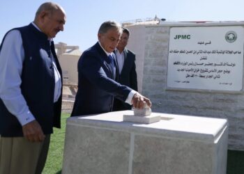 رئيس الوزراء يضع حجر الأساس لمشروع خزّان الأمونيا الجديد في المجمع الصناعي بالعقبة