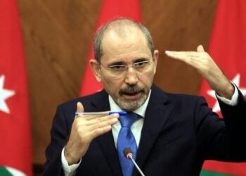 الصفدي يؤكد ضرورة وقف إسرائيل كل الخطوات اللاشرعية التي تقوض حل الدولتين