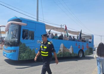 إطلاق خدمة الحافلة السياحية المكشوفة ضمن مشروع يلا عجلون