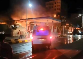 انفجارات واشتباكات.. قتلى وجرحى بمواجهات عنيفة في تعز اليمنية