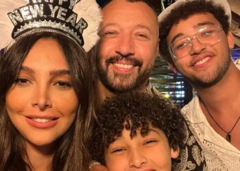 انفصال الفنان أحمد فهمي عن زوجته بعد 28 عاما من الزواج