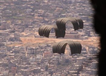 الإنزال الجوي الأردني يتصدر منصات التواصل الاجتماعي