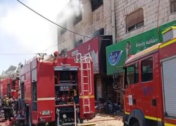 حريق يلتهم عدداً من المحال التجارية في القرية الصينية بمؤتة