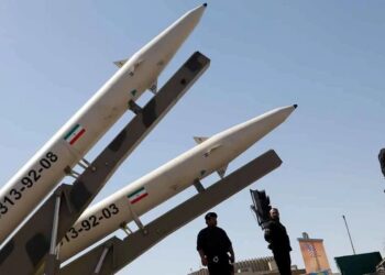 شحنات الموت تتدفق.. إيران تعيد تسليح أذرعها بالصواريخ والمسيّرات