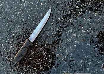 طعن عامل محطة محروقات بالعنق والكتف في عمان