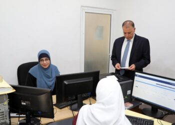 الفراية يؤكد أهمية تشجيع المواطنين على التوجه نحو الخدمات الإلكترونية