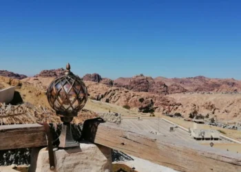 بريزات: إغلاق 32 فندقا في البترا وتسريح 700 موظف نتيجة تراجع أعداد السياح