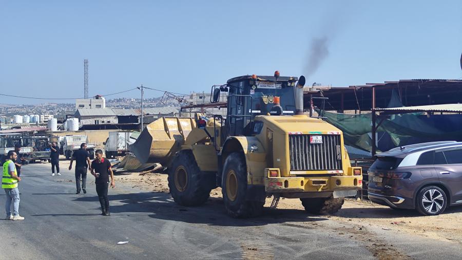 تأهيل وإزالة مخالفات بشوارع في إربد وعجلون