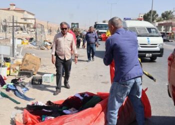 بلدية الزرقاء تزيل بسطات تجارية عشوائية واعتداءات على الأرصفة