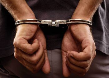 محافظ العقبة يوقف أحد أخطر فارضي الأتاوات في المدينة