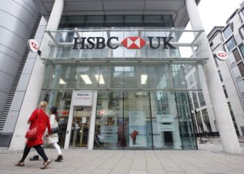 HSBC يغلق حسابات 1000 من أثرياء الخليج والعرب