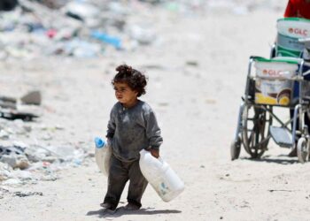 بعد التجويع.. إسرائيل تبحث تعطيش الفلسطينيين لتهجيرهم