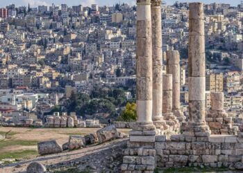 الاثنين: انخفاض قليل على درجات الحرارة لتسجل حول معدلاتها