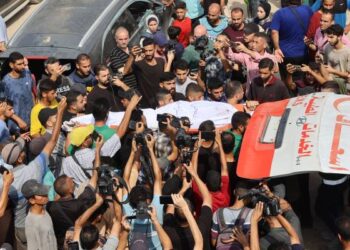 تشييع جثماني المراسلين الصحفيين أنس الشريف ومحمد قريقع في قطاع غزة
