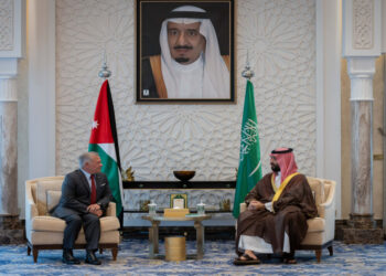 الملك يبحث مع ولي العهد السعودي التطورات في غزة والضفة الغربية