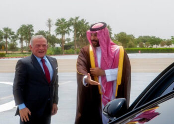 الملك يعود إلى أرض الوطن بعد زيارة إلى السعودية