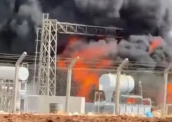 الدفاع المدني يخمد حريق محول كهرباء في منطقة الصبيحي