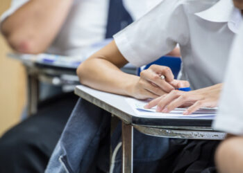 التربية تلغي قرار قبول وانتقال غير الأردنيين في المدارس الحكومية لعرضه على دراسة أعمق