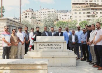 وفد من المستشفى الميداني نابلس 7 يزور مقبرة شهداء الجيش العربي