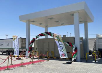 وزير الطاقة يفتتح أول محطة لتعبئة المركبات بالغاز الطبيعي المضغوط في الأردن