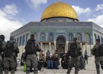 الاحتلال يمدد إبعاد مفتي القدس عن المسجد الأقصى 6 أشهر