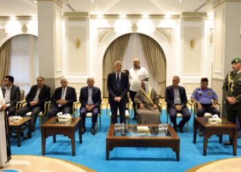 مندوبا عن الملك وولي العهد.. العيسوي يعزي بوفاة نجل النائب الصقور