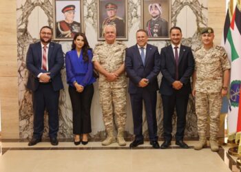 رئيس هيئة الأركان المشتركة يستقبل وفدا من وكالة سرايا الإخبارية