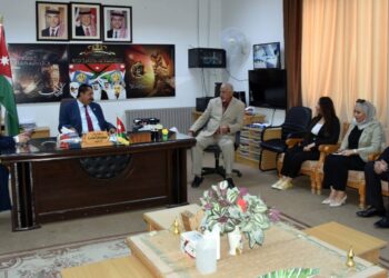 الدكتور شكري المراشده يتفقد مدارس سوم الثانوية للبنين والبنات .. وينهي مشكلة المياه