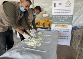الهيئة الخيرية تواصل تنفيذ مشروع تكايا الطعام في مختلف مناطق غزة