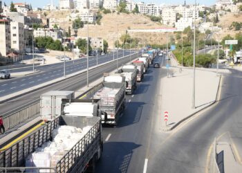 عبور قافلة مساعدات أردنية جديدة مكونة من 38 شاحنة لغزة