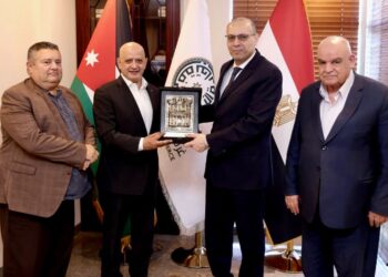 تجارة الأردن تكرّم السفير المصري تقديرا لدوره في تعزيز التعاون الاقتصادي بين البلدين