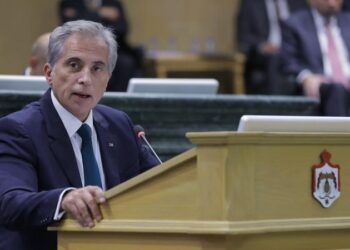 من يغادر سفينة حكومة حسان ومن يصعد إليها في تعديل الكفاءات