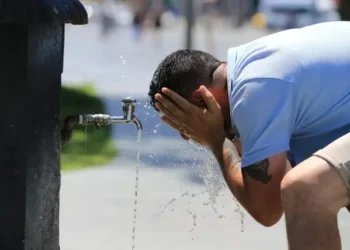 إدارة الأزمات تحذر من موجة حر قادمة وتوجه إرشادات هامة