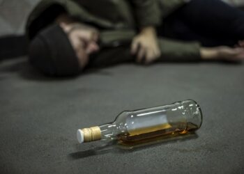 رغم حظر استيراده.. 13 قتيلاً في الكويت جراء تسمم كحولي بالميثانول