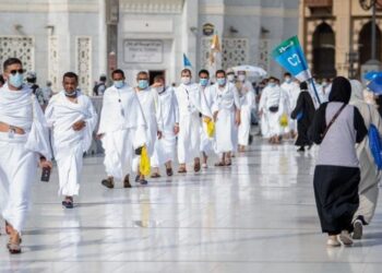 السعودية: إيقاف 30 موظفاً حكومياً حاولوا تمكين مخالفين من أداء الحج