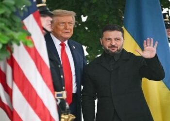 ترامب في استقباله .. زيلينسكي بالبيت الأبيض بدون بزته العسكرية