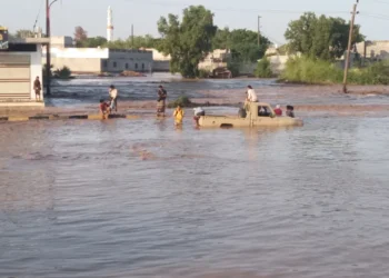 سيول جارفة غير مسبوقة تودي بحياة 15 يمني بينهم أطفال في عدة محافظات