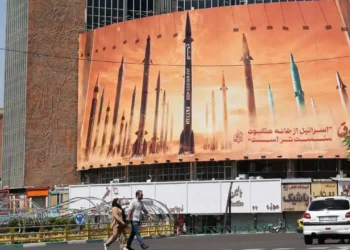 إيران وإسرائيل تتسلحان لمواجهة نارية طويلة وهذه أوراقهما