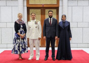 الشرع وعقيلته يستقبلان قائد القيادة المركزية الأمريكية وعقيلته في دمشق