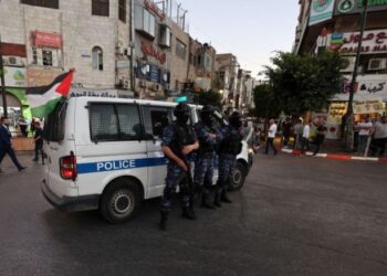 الأمن الفلسطيني يعتقل 3 أشخاص بتهمة ترويج إشاعة حل السلطة وإخلاء المقرات الأمنية