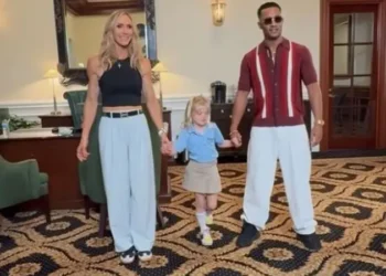 محمد رمضان يرقص مع لارا ترامب وابنتها