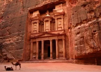 بريزات يوجه نداء للأردنيين : البترا بحاجة لفزعتكم