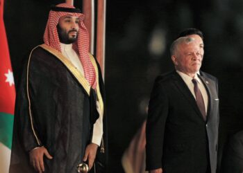 الملك لابن سلمان: ضرورة حشد موقف دولي يوقف انتهاكات إسرائيل لسيادة الدول العربية