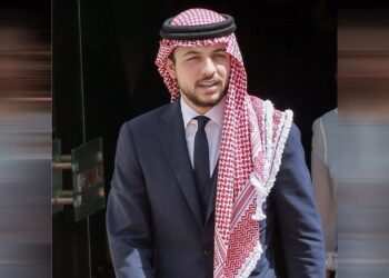 ولي العهد: ‎نقف مع قطر قيادة وشعبا ونقدم دعمنا الكامل لهم