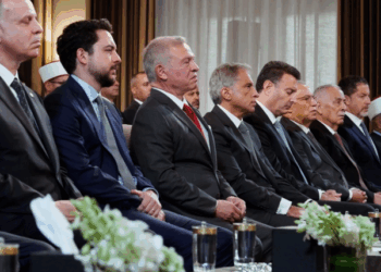 الملك: يا رسولَ الإلهِ أنتَ شفيعي وبِكَ الخَيرُ كلُّه والرَجَاءُ