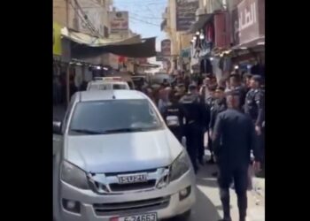 وسط ارتياح شعبي..حملة أمنية وبلدية لإزالة البسطات المخالفة وسط إربد