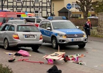 سيارة تدهس حشدا في برلين وتصيب عددا كبيرا من الأطفال