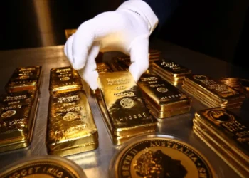 الذهب يتراجع من أعلى مستوياته وسط توقعات خفض الفائدة الأمريكية