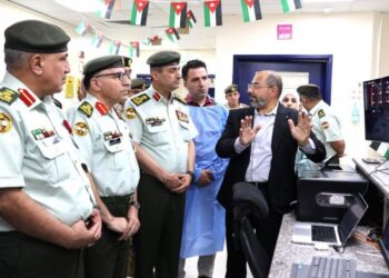 الخدمات الطبية تدخل جهاز مدعم بالذكاء الاصطناعي للعناية الحثيثة